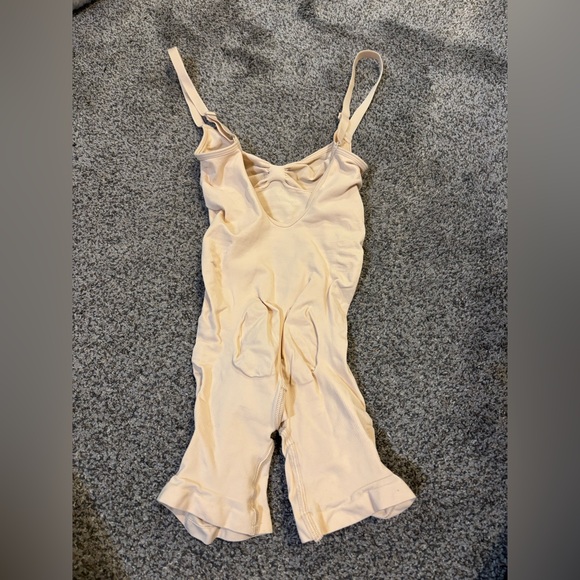 Skims Sculpting Bodysuit Romper - Picture 3 of 3